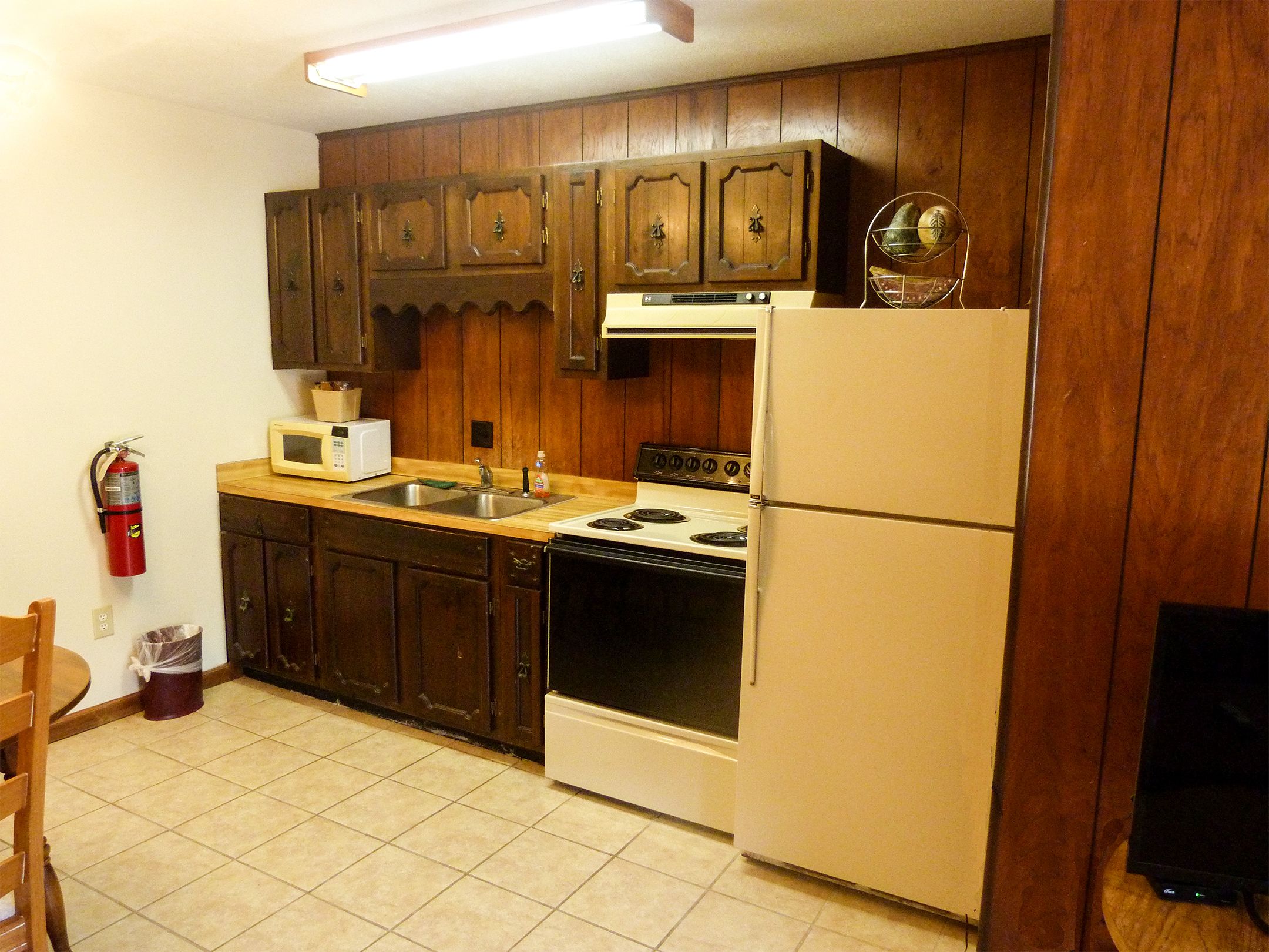 studio, 1 king bed, mountain view | private kitchen | microwave, coffee/tea maker