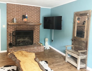 Suite, 2 Bedrooms, Kitchen, Mountain View | Living room | 42-inch TV with cable channels - Meadowlark Motel with Restaurant & Bar (Maggie Valley)