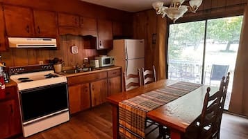 Comfort Cabin, 1 Queen Bed, River View | Private kitchen | Microwave, coffee/tea maker