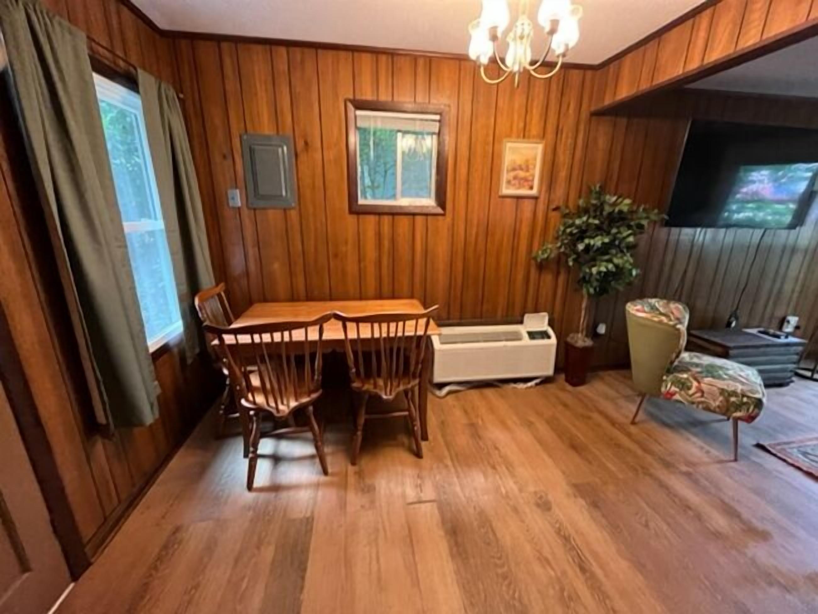 deluxe cabin, 1 queen bed, river view | in-room dining
