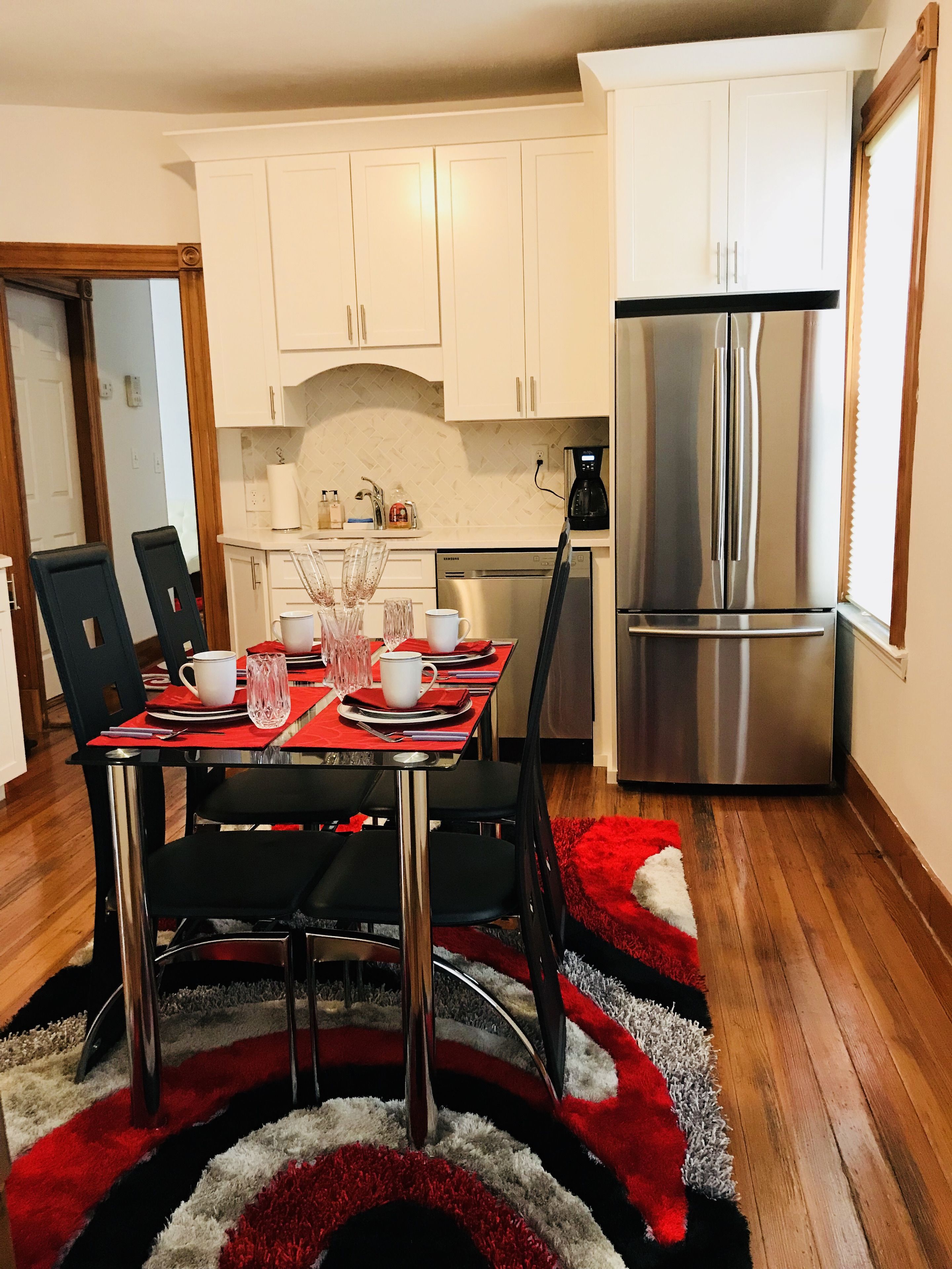 full-sized fridge, microwave, oven, stovetop