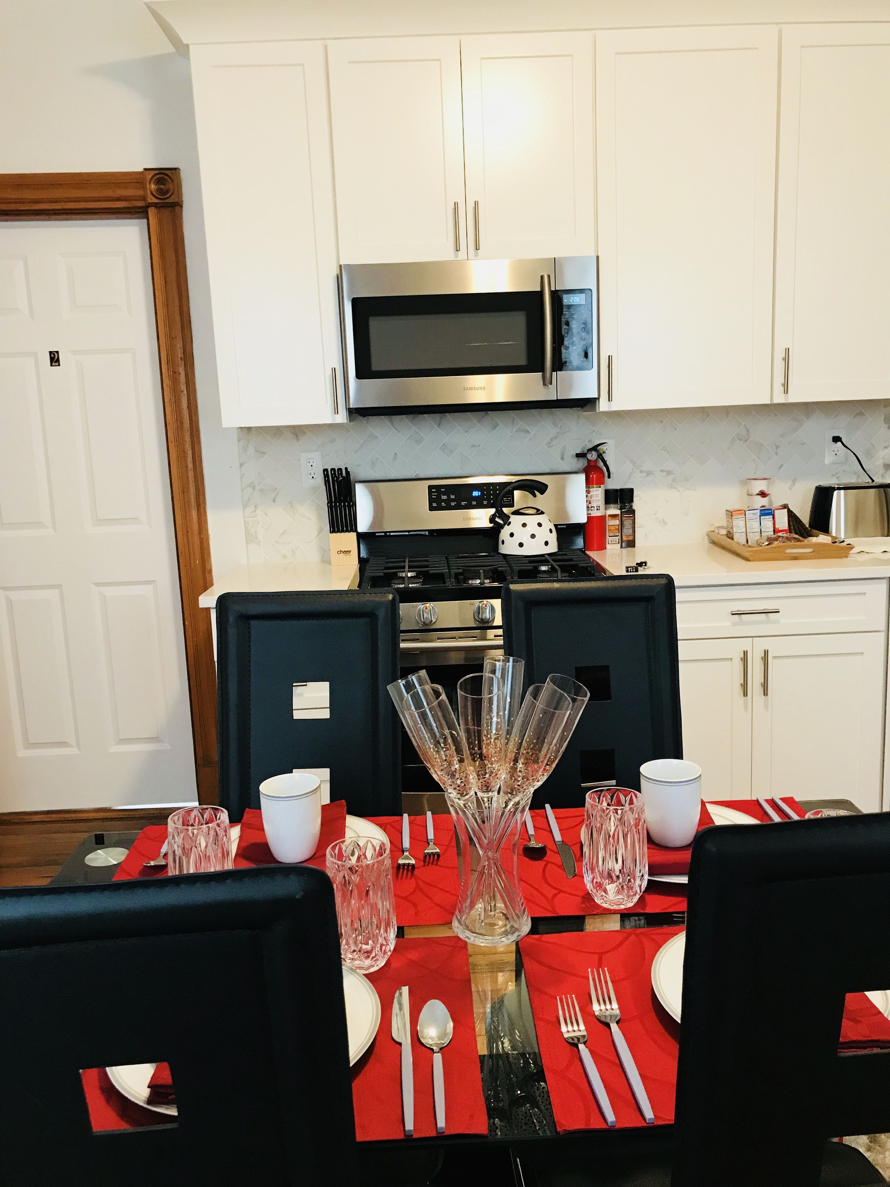 full-sized fridge, microwave, oven, stovetop