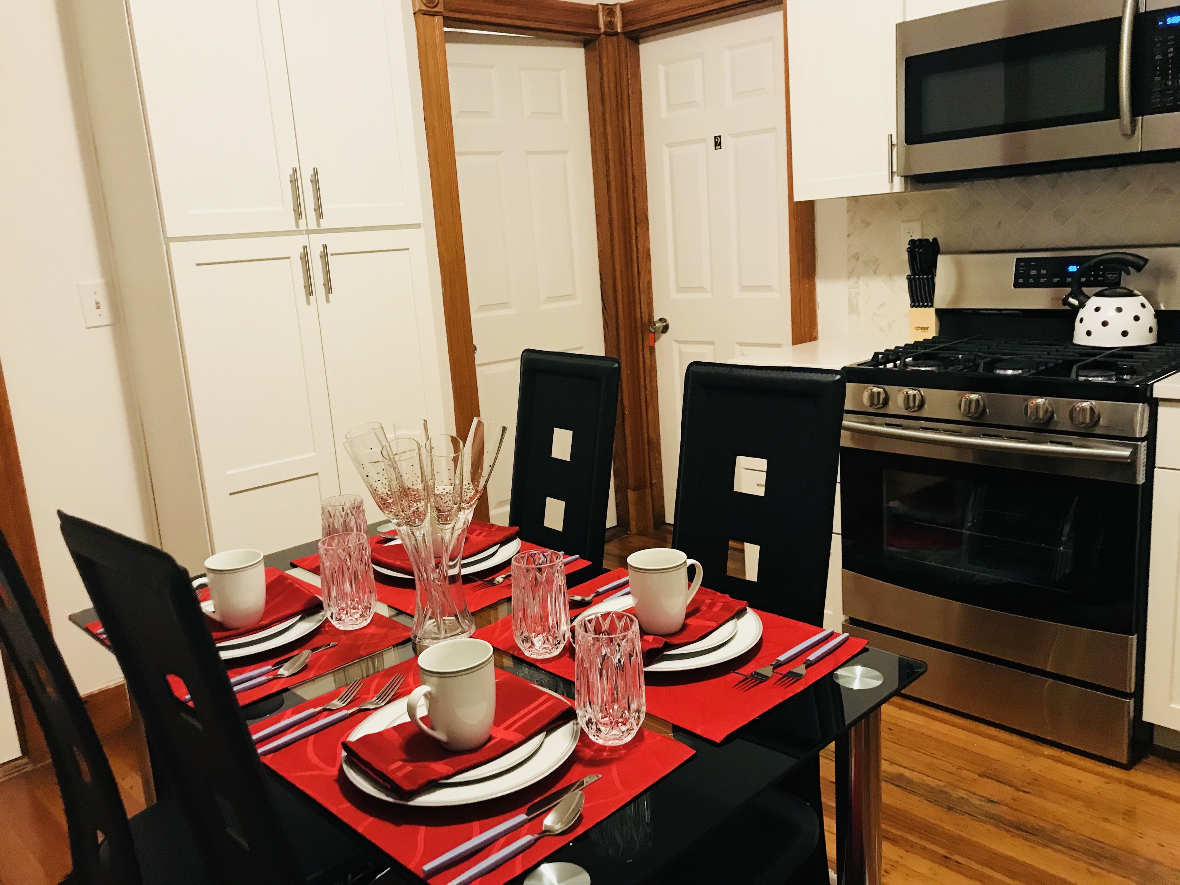 full-sized fridge, microwave, oven, stovetop