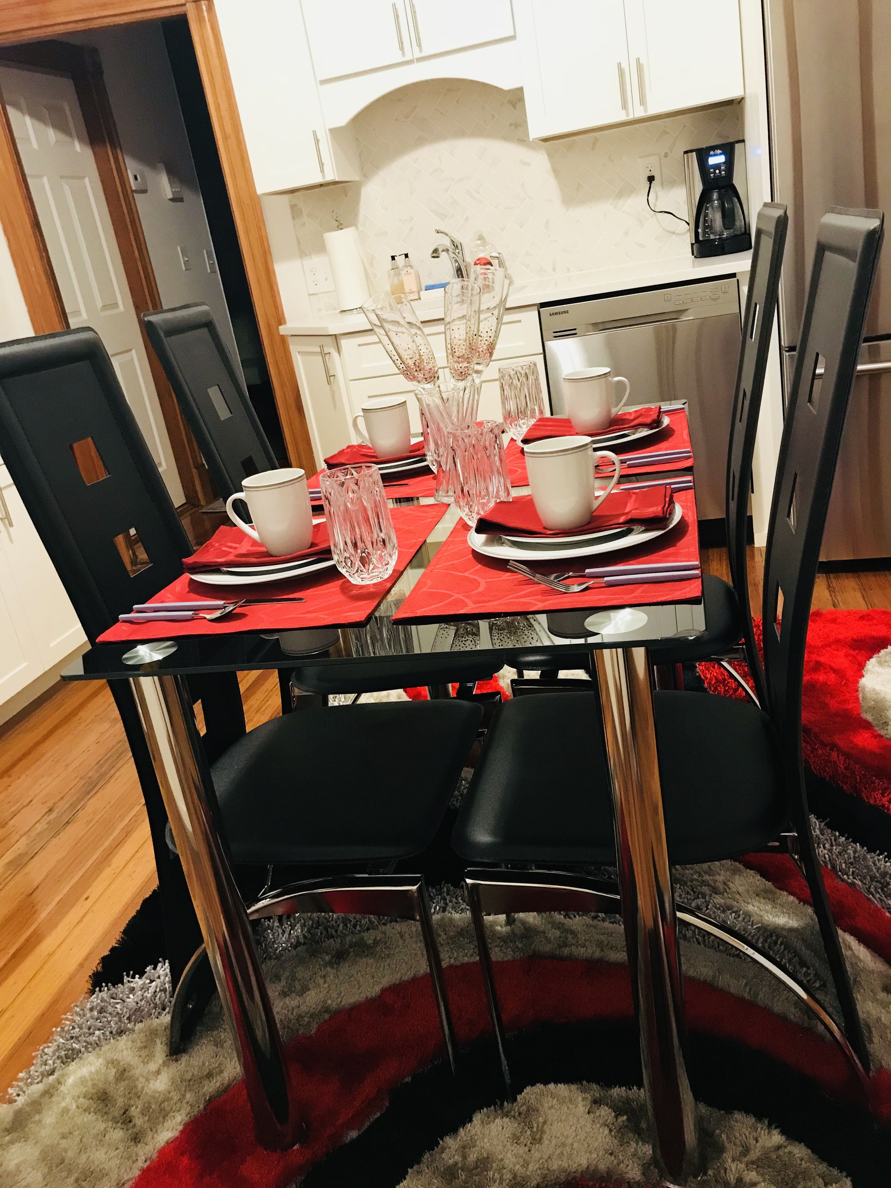 full-sized fridge, microwave, oven, stovetop