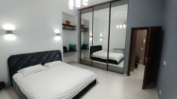 One bedroom. Luxury 9 Kostelna. Near Maidan - 2003 | Premium bedding, down comforters, blackout drapes, soundproofing