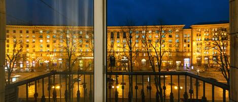 One bedroom. Luxury. 13 Khreshchatyk. Maidan - 2172 | View from room