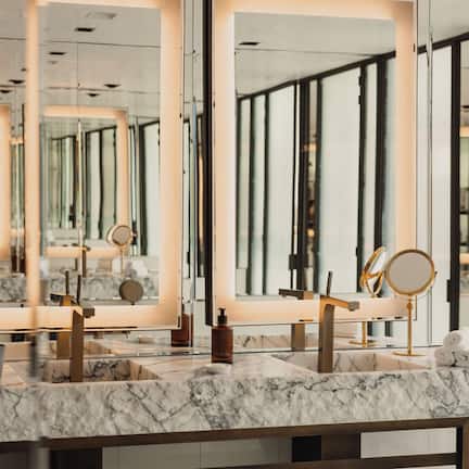 Superior Suite, Terrace | Bathroom | Free toiletries, hair dryer, bathrobes, slippers