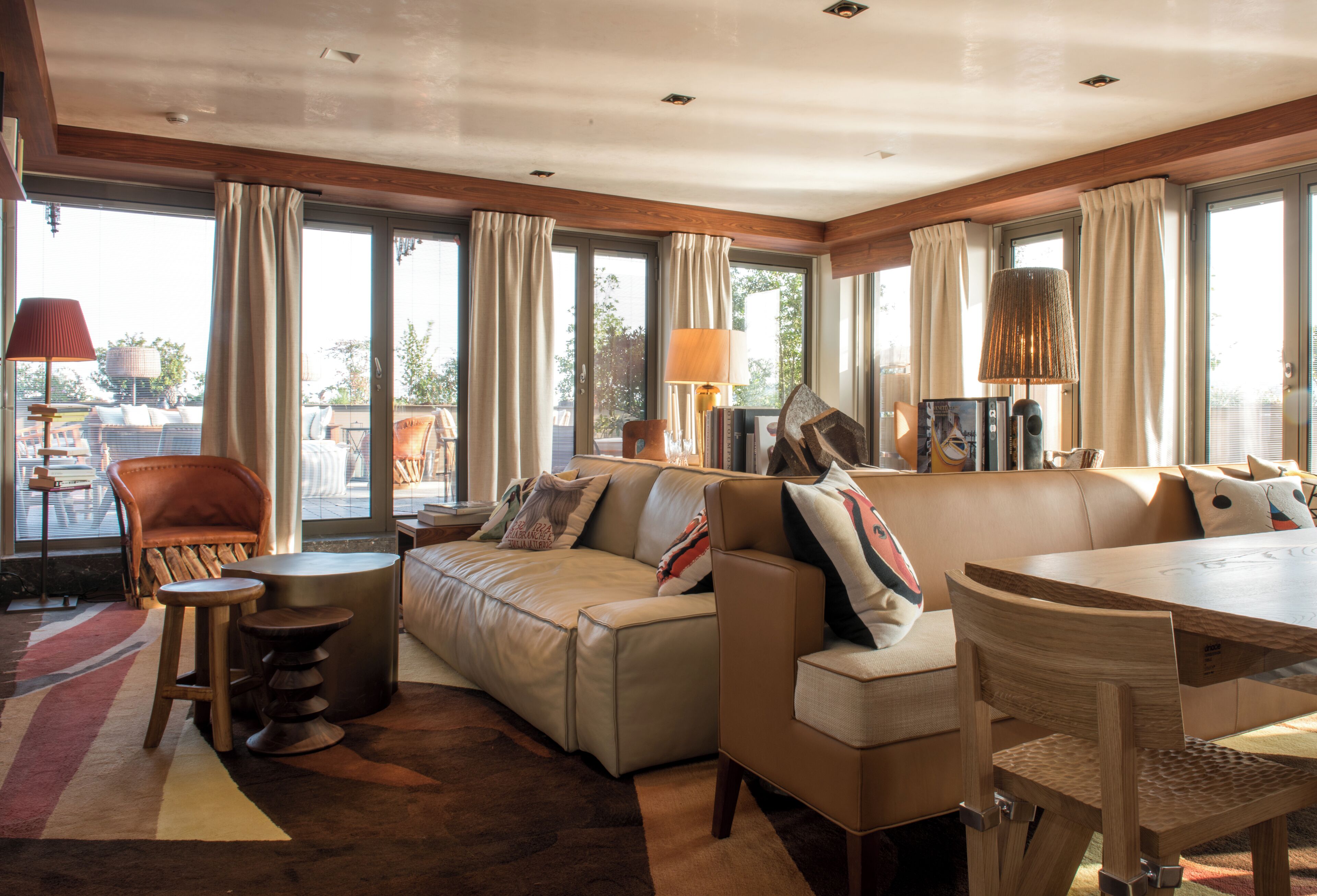 Signature-Suite, Terrasse, Stadtblick | Wohnbereich | Flachbildfernseher, Kinderspielzeug, Pay-TV