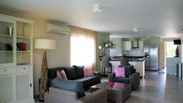 Leilighet | Oppholdsrom | TV, DVD-spiller og iPod-dokkingstasjon