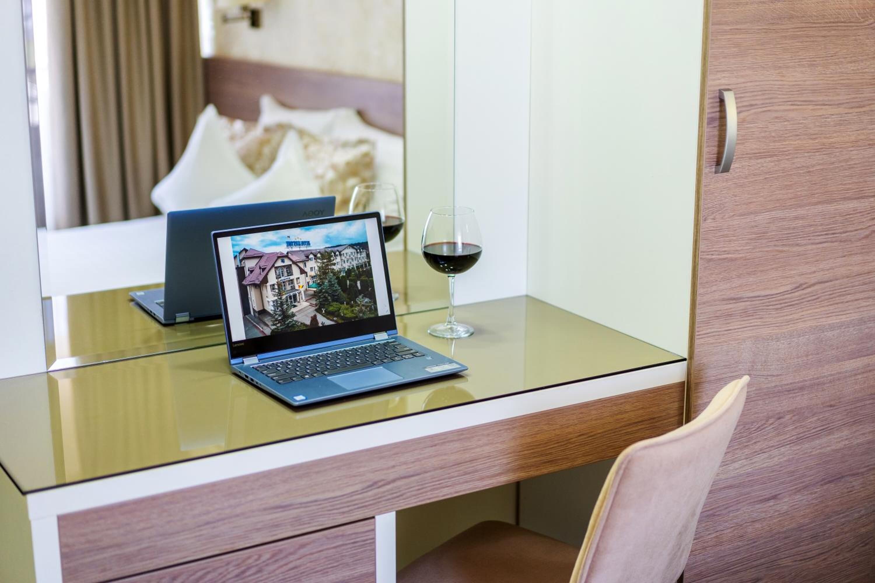 1 bedroom, in-room safe, desk, blackout curtains