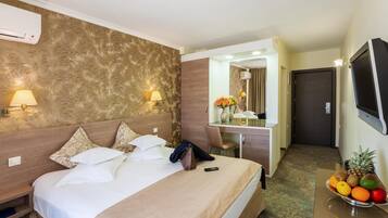 In-room safe, desk, blackout drapes, soundproofing