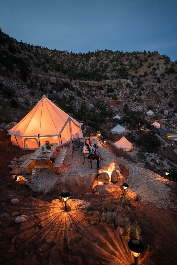 Luxury Tent, 2 Queen Beds, Fireplace, Mountain View | Free WiFi, bed sheets - Zion Glamping Adventures (Hildale)