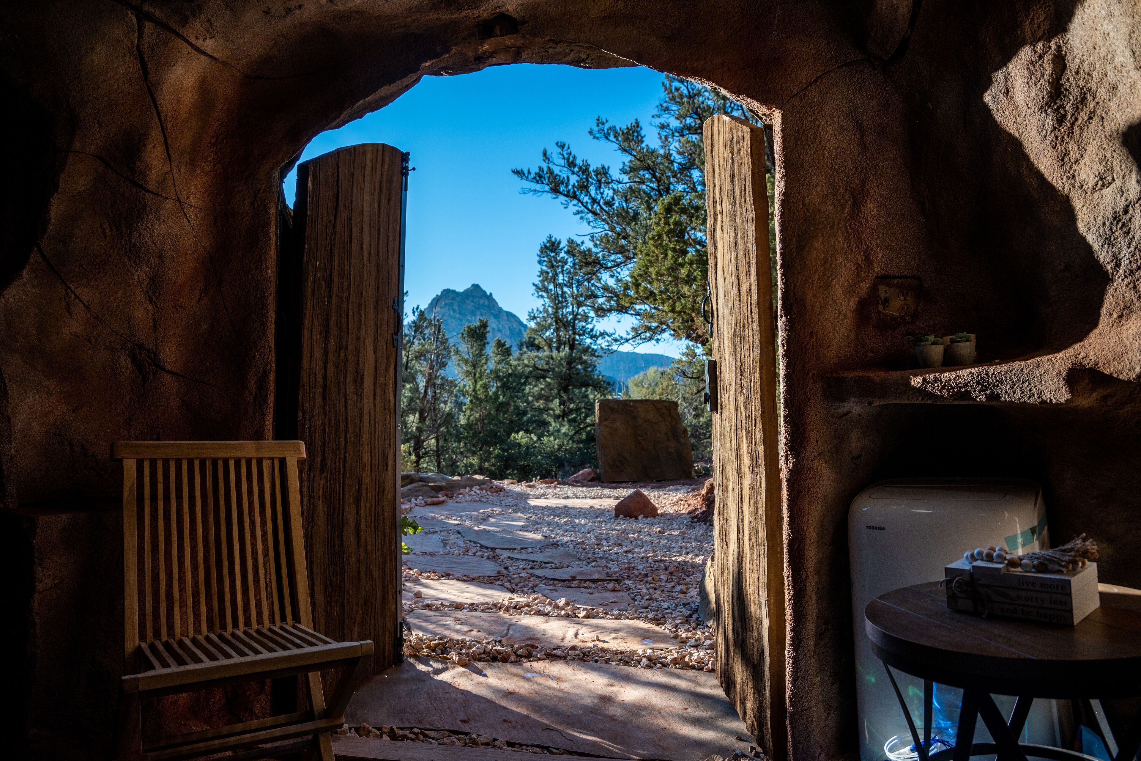 Exclusive Cabin, 1 Queen Bed, Private Bathroom, Mountain View | Free WiFi, bed sheets