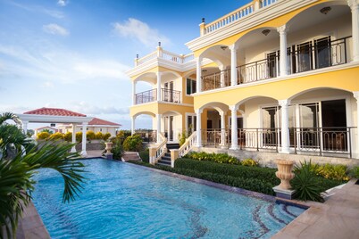 Villa with Spectacular Sea View