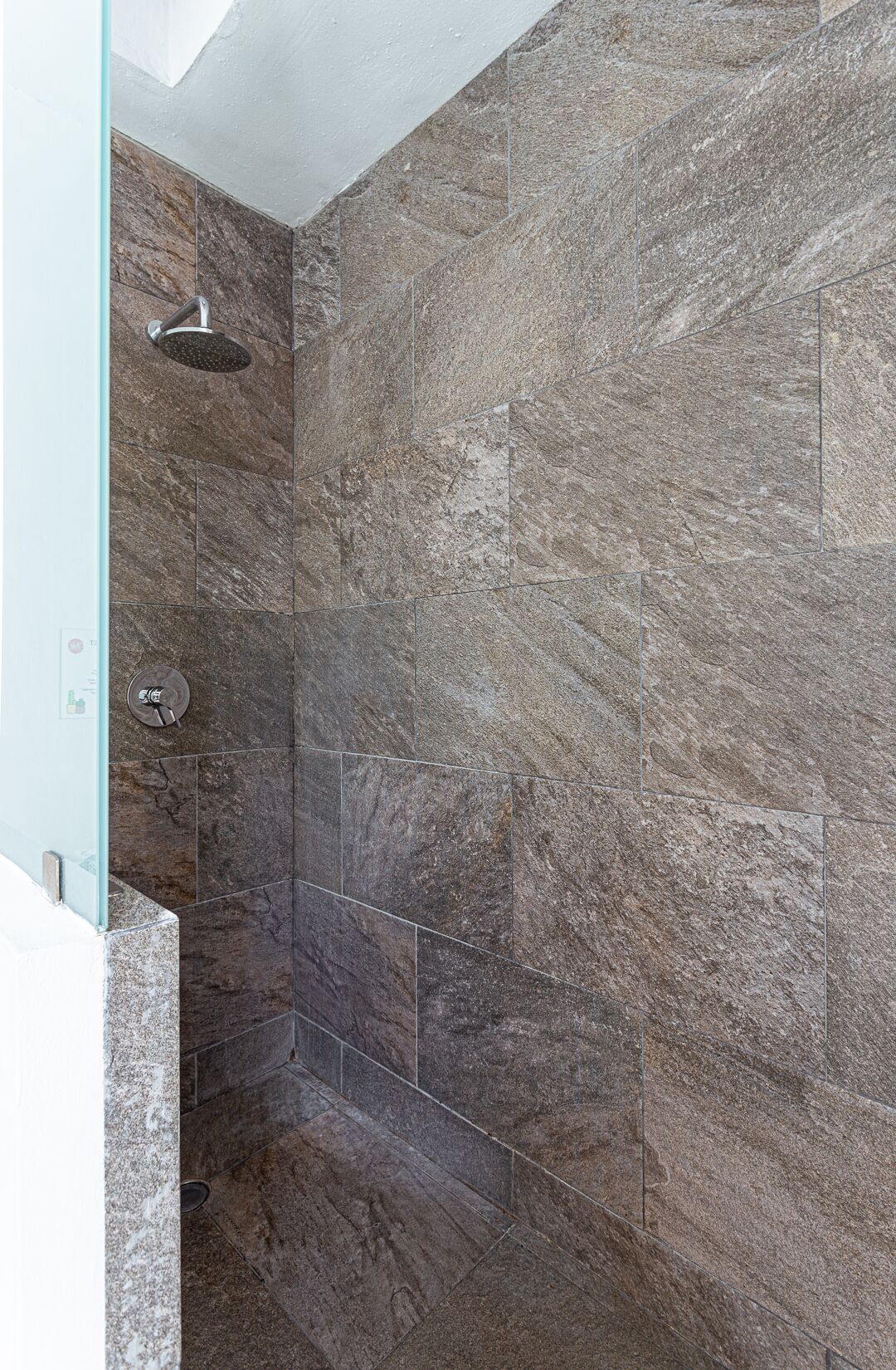 superior room | bathroom | shower, free toiletries, hair dryer, towels