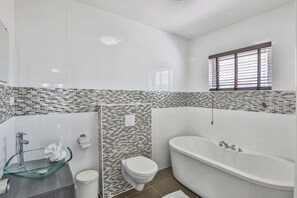 Villa | Bathroom