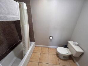 Kamer, 1 queensize bed, niet-roken | Badkamer