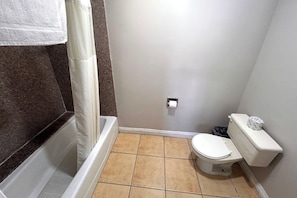 Kamer, 1 queensize bed, niet-roken | Badkamer