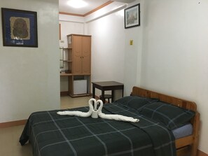Deluxe Room | Desk, free WiFi - El Pueblo Rhizort (Calapan)