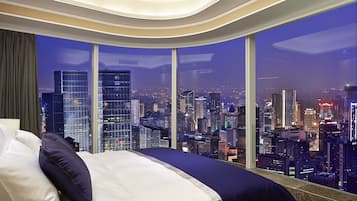 Bộ đồ giường cao cấp, chăn bông, nệm có lớp đệm bông, minibar