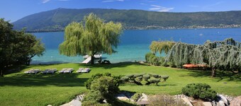 Eksepsjonell 5-stjerners villa med privat pontong med direkte tilgang til sjøen