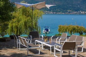 Outdoor dining - Villa le France 5 stars Vision Luxe 10 people 5 bedrooms Annecy (Veyrier-du-Lac)