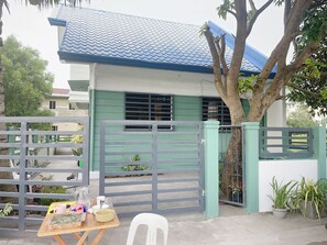 ด้านหน้าที่พัก