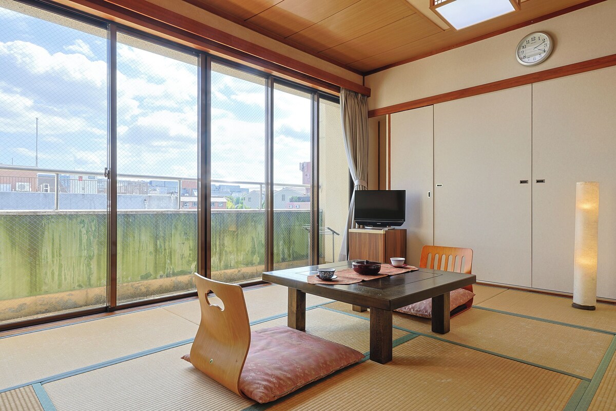 Habitación cuádruple familiar | Wifi gratis y ropa de cama 