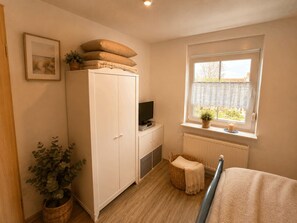 3 bedrooms, iron/ironing board, travel crib, free WiFi - FH East Frisian dream with conservatory and fenced property (Dornum)