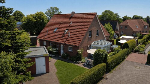 FH Ostfrieslandtraum mit Wintergarten und eingezäuntem Grundstück
