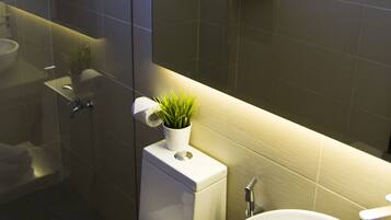 House, 3 Bedrooms | Bathroom | Shower, hair dryer, slippers, towels