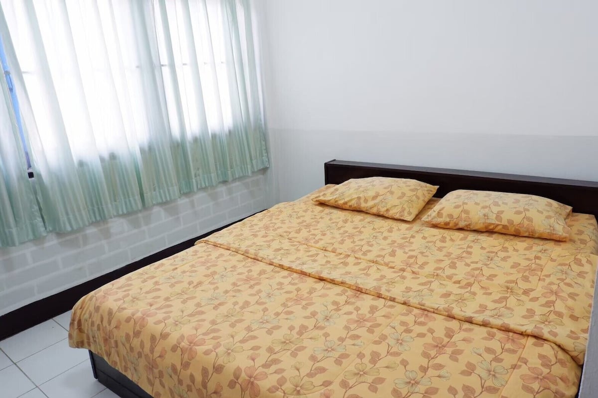 Single Studio | Desk, free WiFi