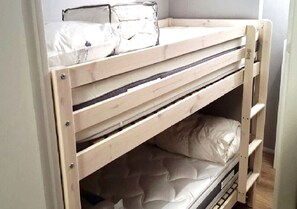 2 chambres, fer et planche à repasser