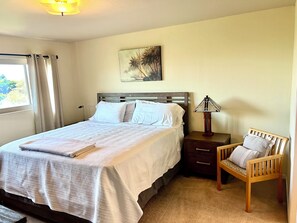 3 bedrooms, in-room safe, desk, iron/ironing board