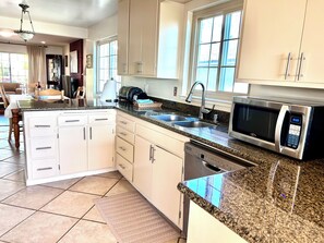 Fridge, microwave, oven, stovetop - A Spacious Home with a Great View of San Francisco Bay and Mt Tamalpais (El Cerrito)