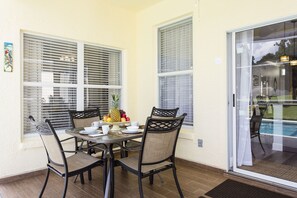 A dining area with a round table, four chairs, and a fruit centerpiece. - MARCH LAST MINUTE AVAILABLE! (Davenport)