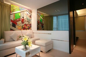 Suite, 1 Bedroom (Higher Floor) | Living room