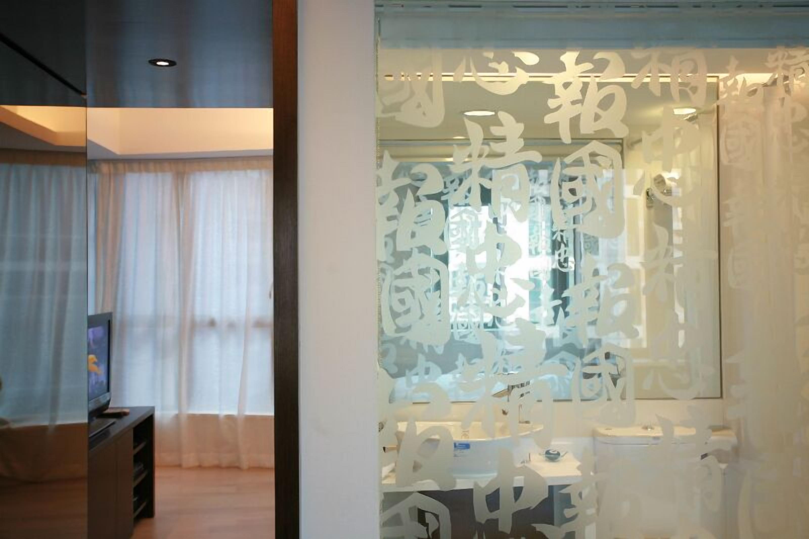 Suite, 1 Bedroom (Higher Floor) | Bathroom | Shower, free toiletries, hair dryer, bathrobes