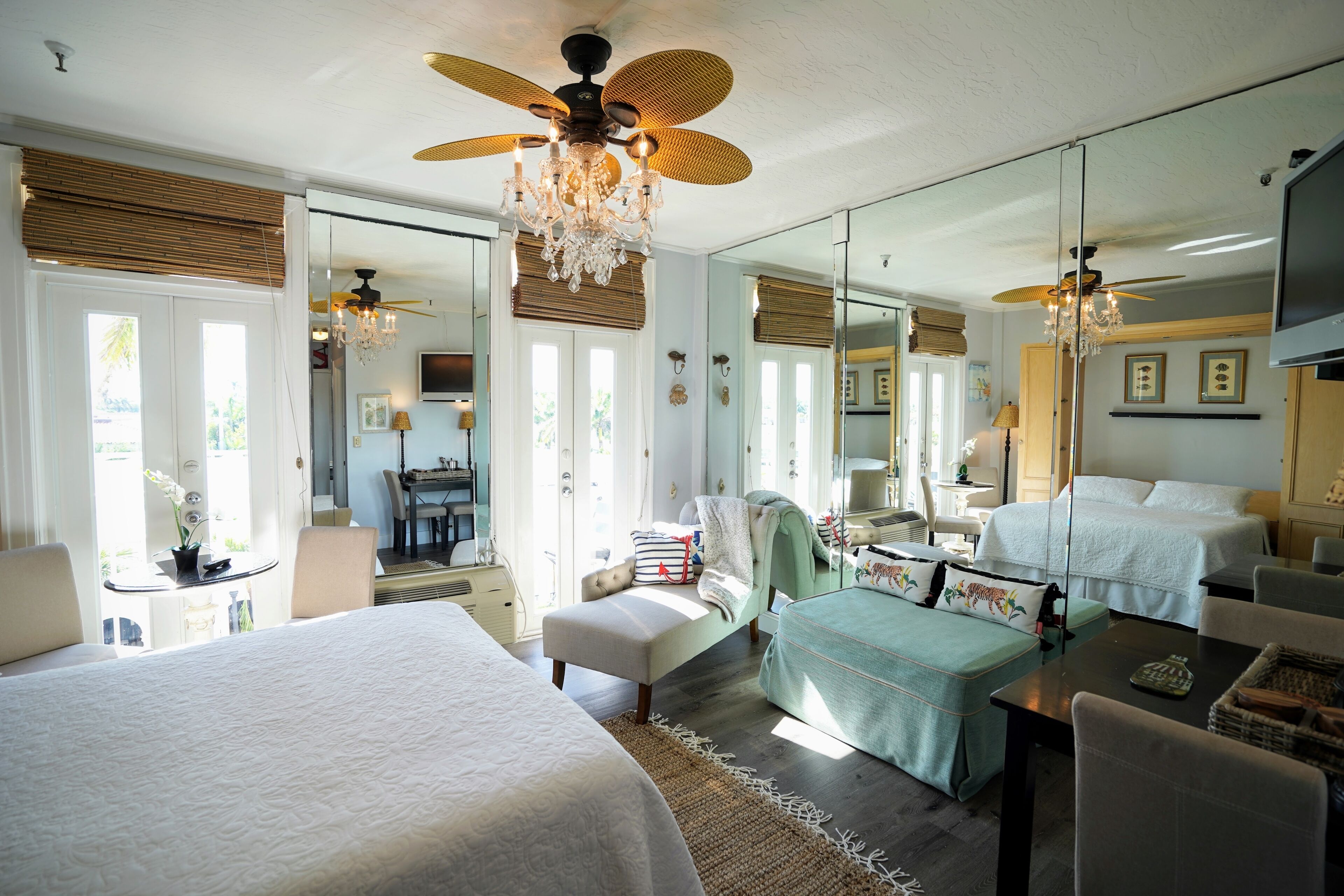 Iron/ironing board, WiFi, bed sheets