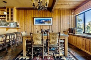 Dining - The Cabin in the Woods! Beautiful views & updated throughout! (Mammoth Lakes)