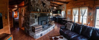 Cozy cabin with great views and fire place! 