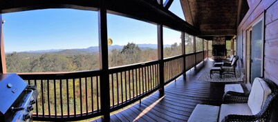 Long Range Views! 3 Fireplaces-Sleeps 20-Blue Ridge-Pool Table/HotTub-Pets OK.
