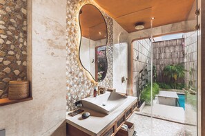Grand Villa | Bathroom - Sana Vie Villa Seminyak by Ini Vie Hospitality (Seminyak)