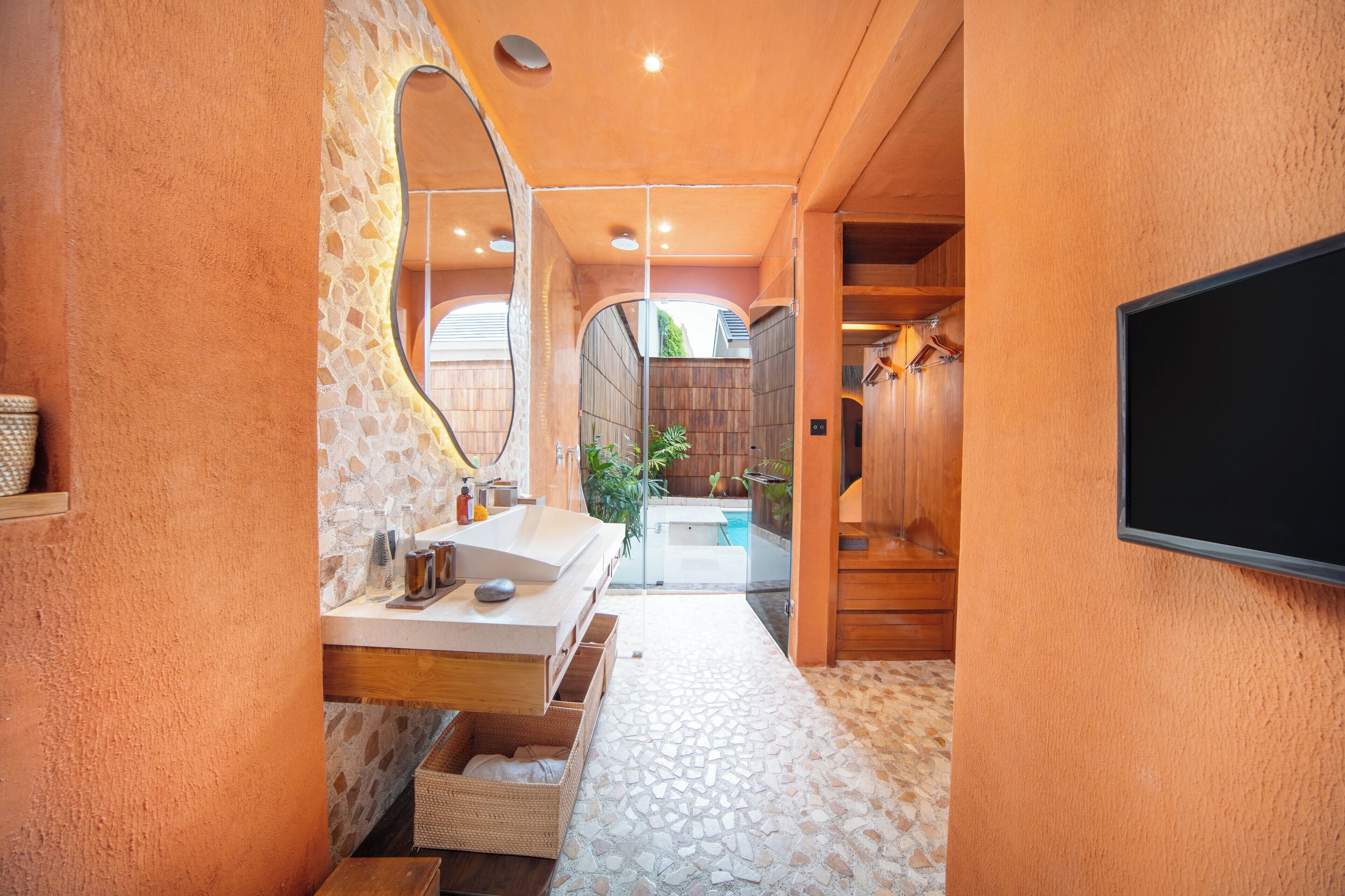 Grand Villa | Bathroom | Bathtub, free toiletries, hair dryer, bathrobes