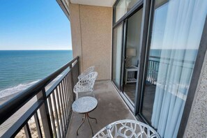 Property grounds - Beachfront condo w/ ocean views & hot tub (North Myrtle Beach)