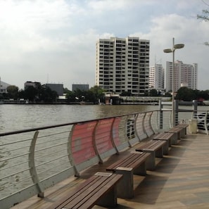 Pool - BC guesthouse Si Phraya (Bangkok)