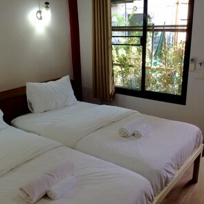 Standard Twin Room | Premium bedding, in-room safe, blackout drapes, free WiFi - BC guesthouse Si Phraya (Bangkok)