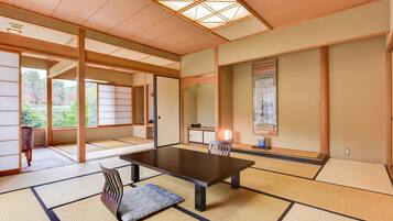 Japanese Style Deluxe Room, Private Bathroom | In-room safe, desk, iron/ironing board, free WiFi