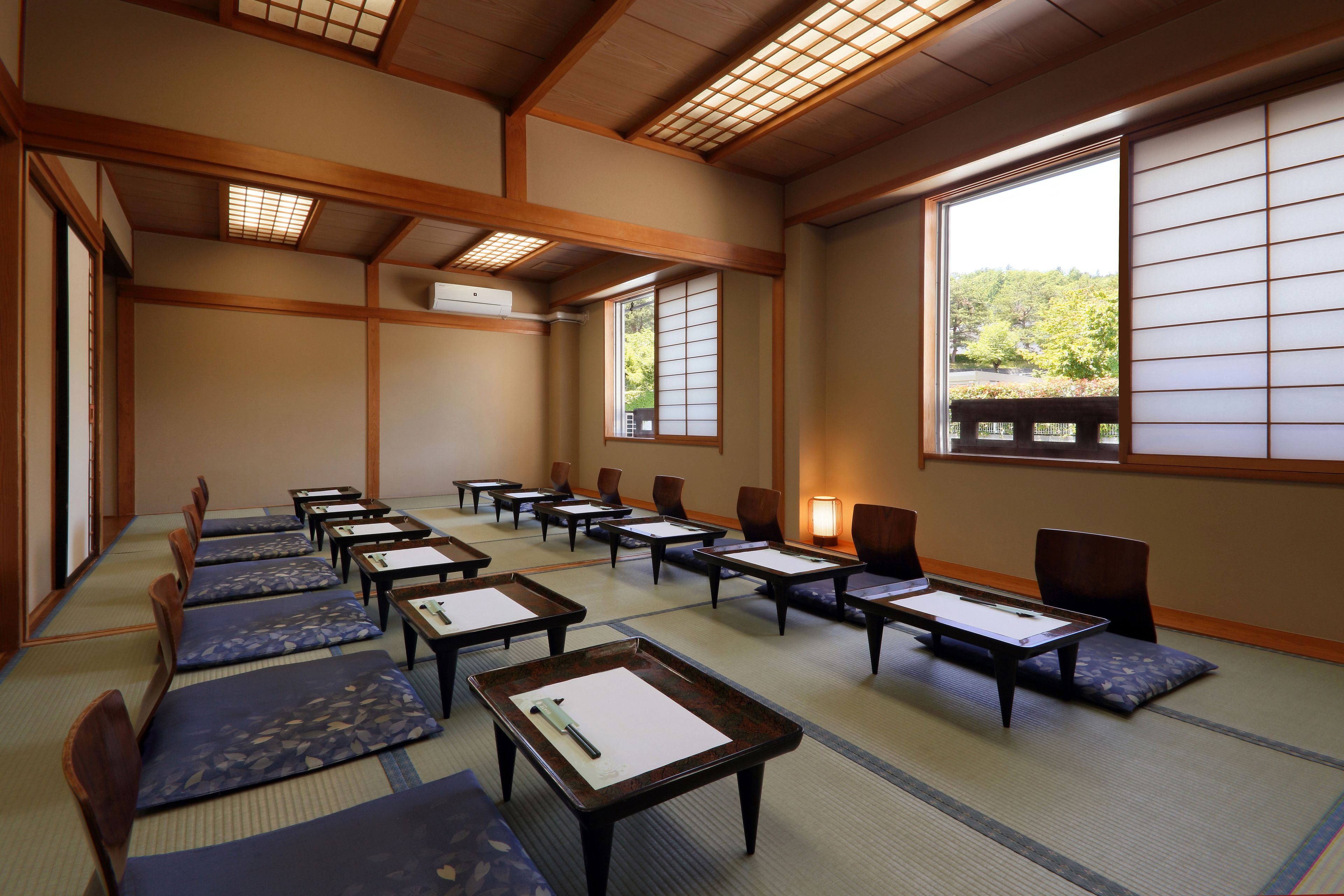 Daily full breakfast (JPY 1620 per person)