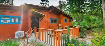 V#2 Sam Rayburn Getaway-Best value in town Vacation/fishing/golf- Up to 6 guests